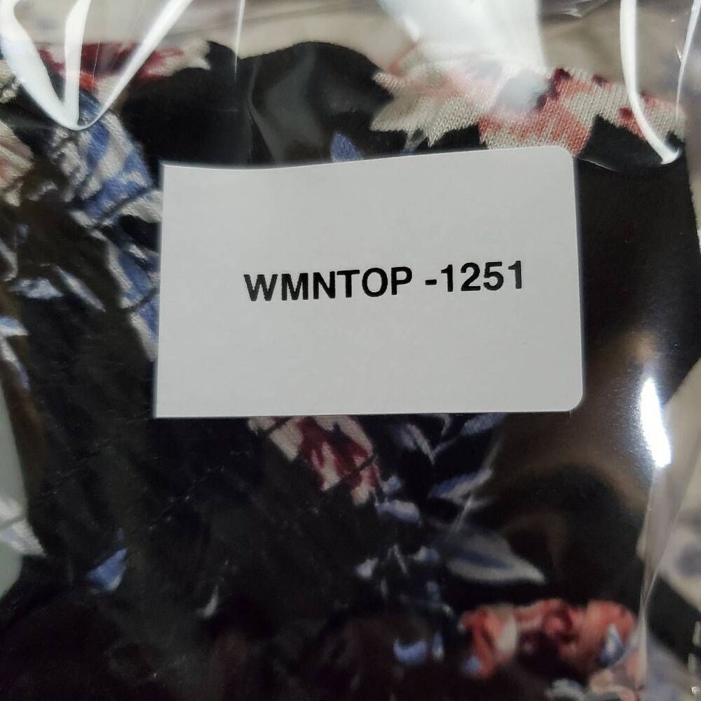 🔴Rewind XL Black Floral Top - Picture 6 of 6